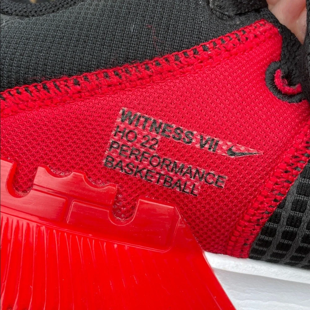 Nike LaBron Witness VII HO 22 Performance Black‎ and Red Basketball Shoes